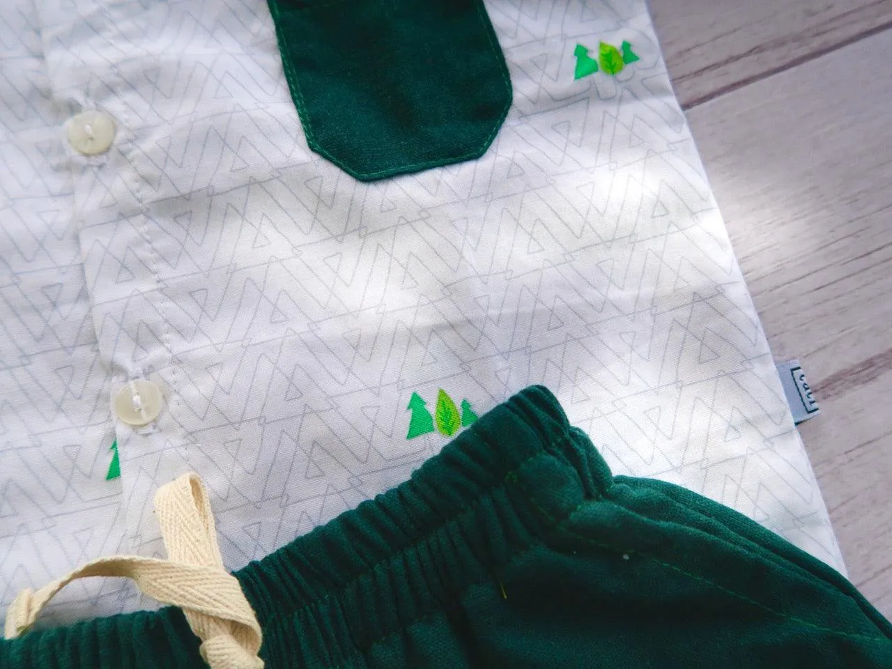 Cedar Top & Shorts in Trees White and Green Linen