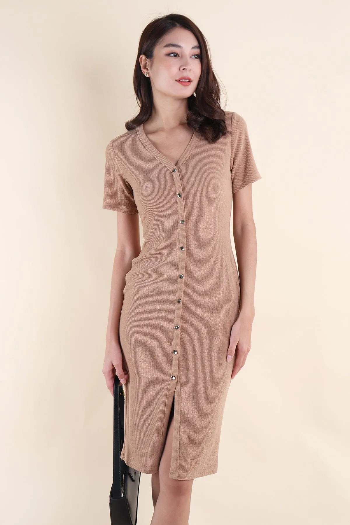 HENDRIC RIBBED BUTTONED MIDAXI IN KHAKI