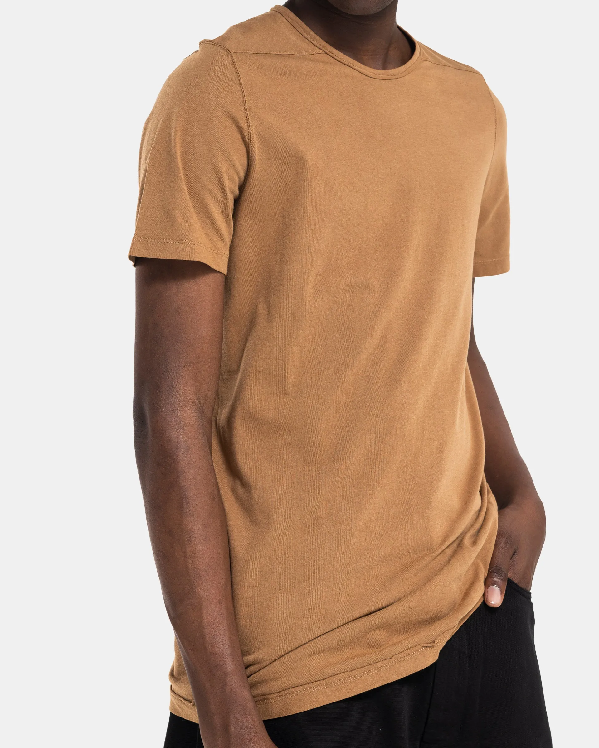 Level Tee in Khaki Brown